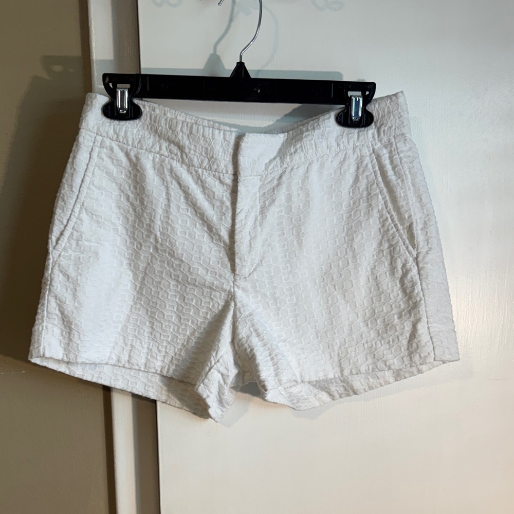 Banana Republic Hampton Fit Shorts – Size 6 – White Geometric Pattern